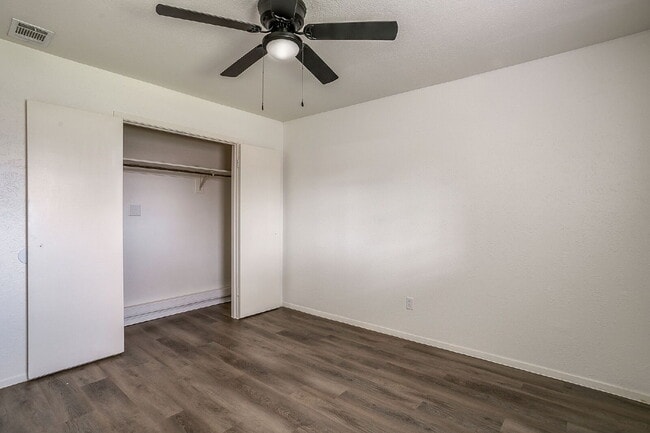 Building Photo - Charming 2 Bedroom Duplex in Westworth Village