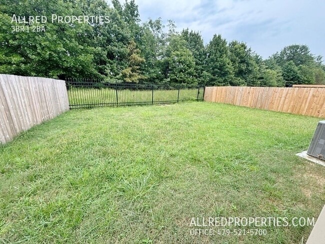 Building Photo - Move in special $300.00 off 1st month's re...