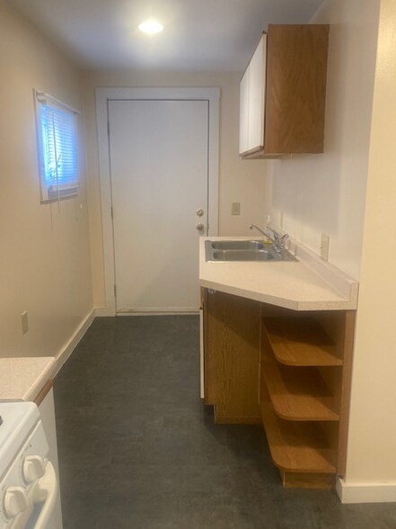 Building Photo - 204 Worth St