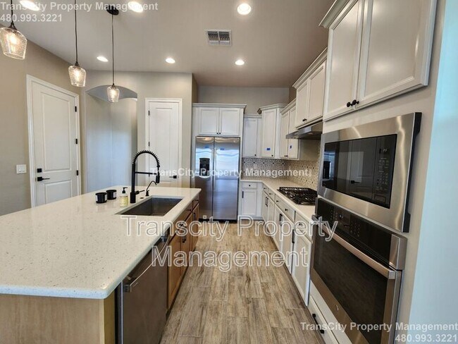 Building Photo - 3558 E Arabian Dr