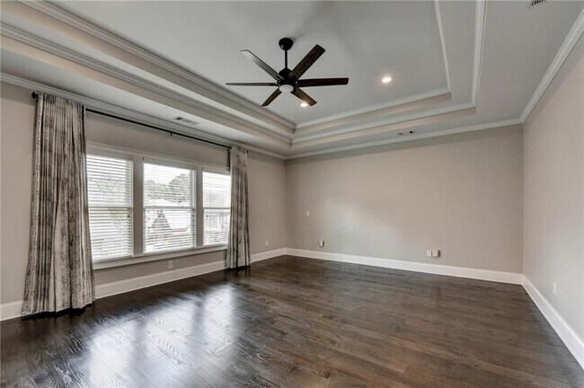 Building Photo - 11653 Parkside Ave