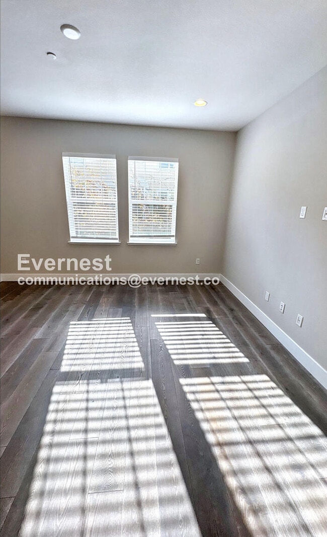 Building Photo - 404 Longden Ave