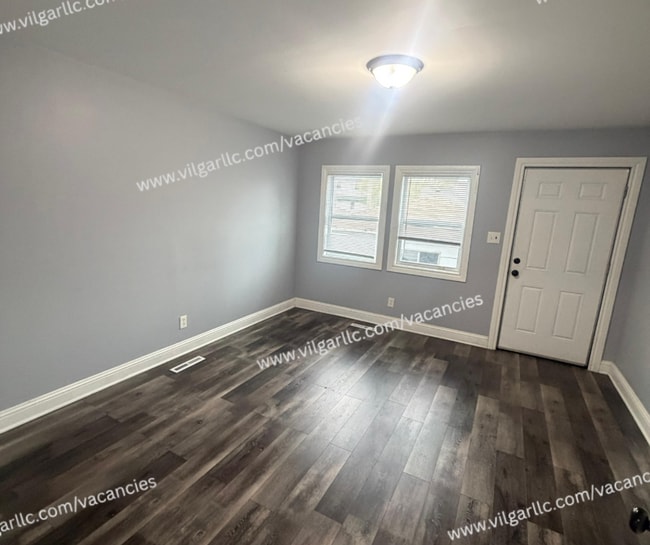 Building Photo - 511-511 169th St