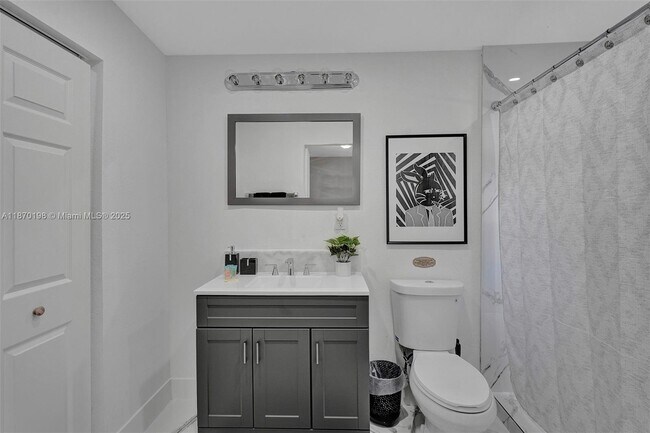 Building Photo - 1326 NE 151st St