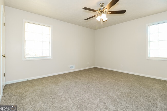 Building Photo - 2255 Kings Forest Dr SE