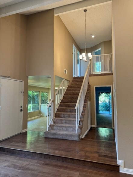 Building Photo - 6828 Ponce Ave