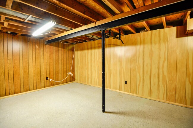 Building Photo - 3479 Burbank Dr