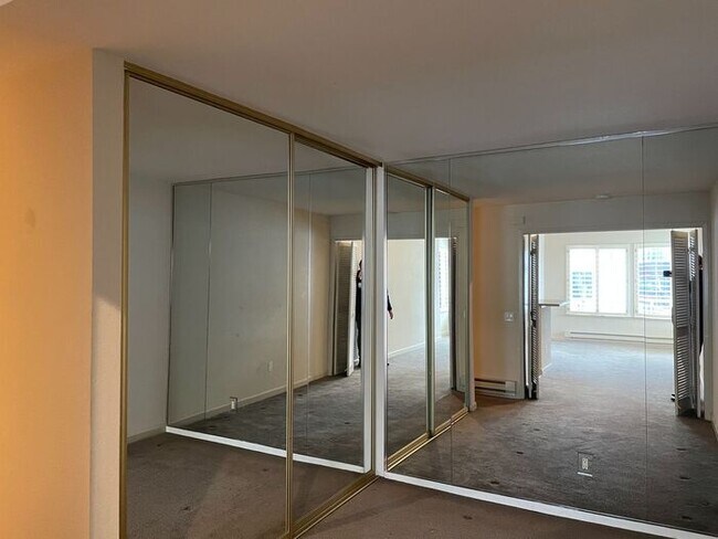 Building Photo - 1 Surf Way