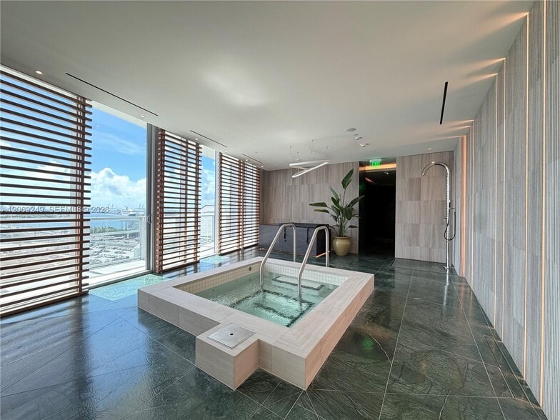 Building Photo - 1400 Biscayne Blvd