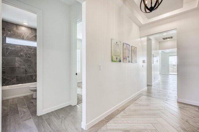 Building Photo - Beautiful East side House 4 bed-2.5 baths, part of The Overlook Casa Club that includes Swimming ...