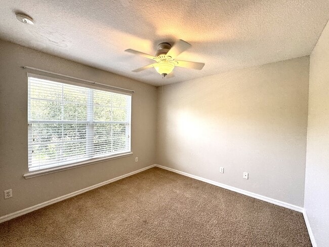 Building Photo - 13221 Silver Strand Falls Dr