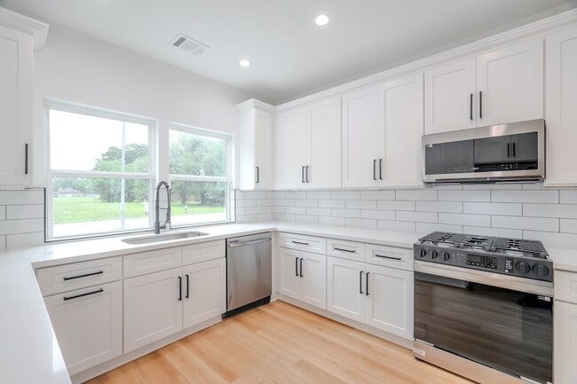 Building Photo - 7903 Sunnyhill St