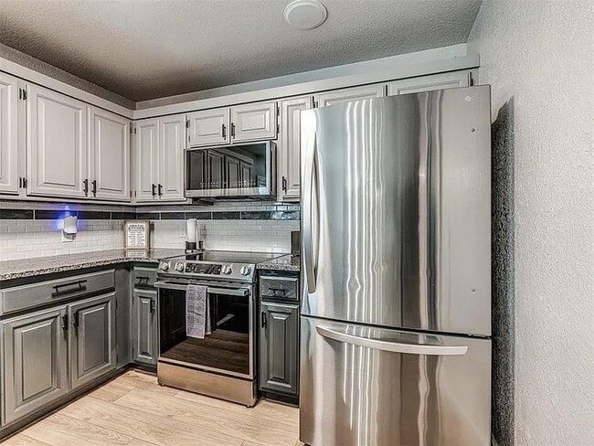 Building Photo - 2912 Canyon Oaks Ct