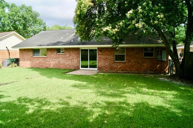 Building Photo - 5711 Southminster Dr