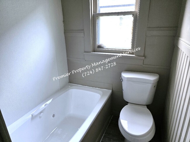 Building Photo - 1324 2nd Ave