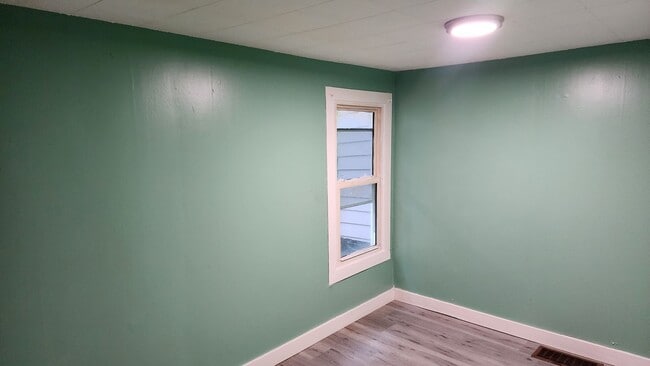 Building Photo - Four bedroom house available now  in Bradf...