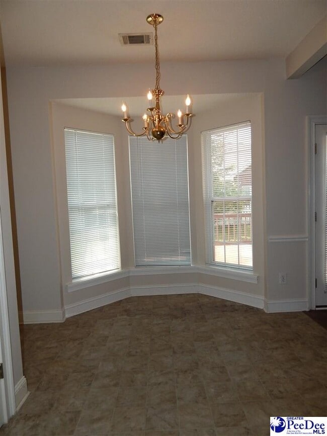 Building Photo - 2109 Elderberry Dr