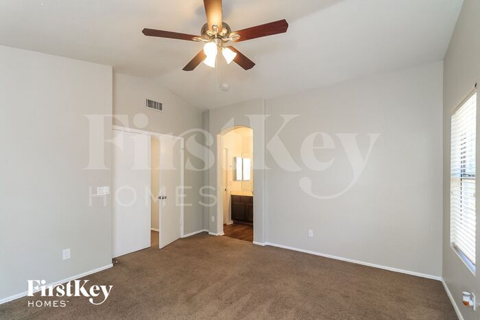 Building Photo - 1336 W Wahalla Ln