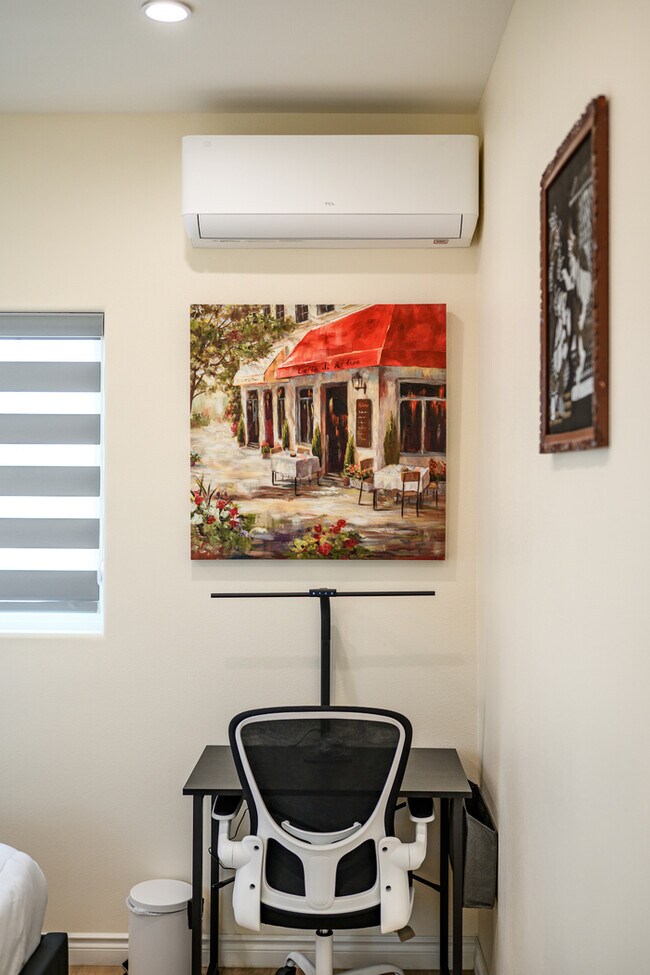 Building Photo - Stylish & Bright 2 Bed 2 Bath | Fully Furnished | Move-In Ready