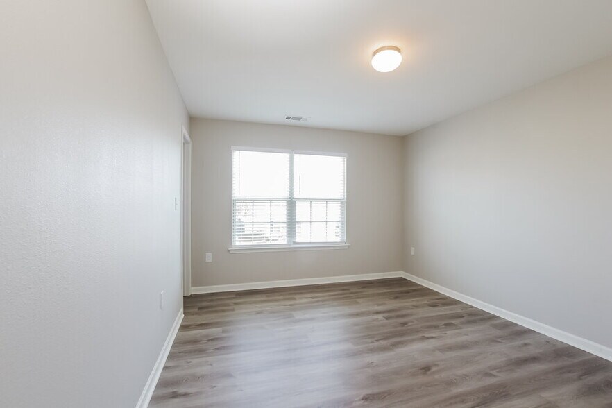 Building Photo - 706 Waterlemon Way