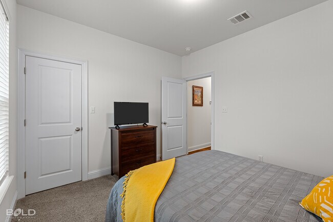 Building Photo - 304 Prien Lk Lp