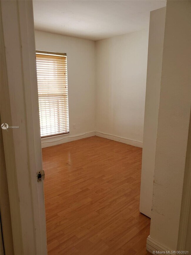 Building Photo - 241 S Royal Poinciana Blvd