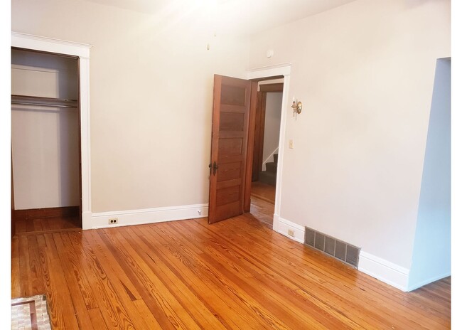 Building Photo - 3204 Bishop St