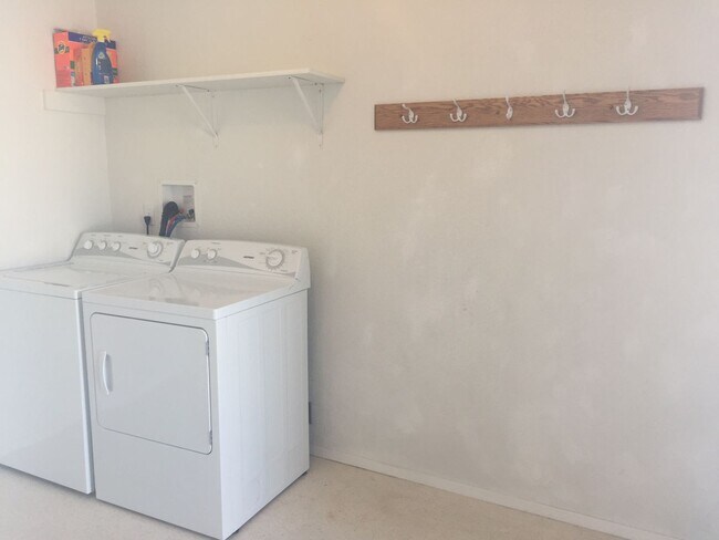 Building Photo - 3-Bed, 2-Bath Single-Family Home in Driggs