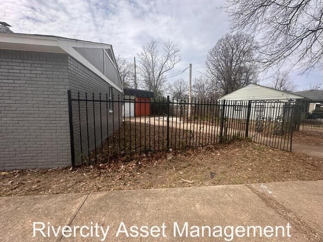 Building Photo - Adorable 2 bedroom, 1 bath Home!!!! Sectio...