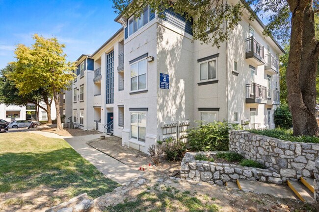 Building Photo - 2929 Kings Rd