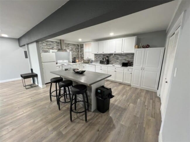 Building Photo - 128 Skyview Terrace