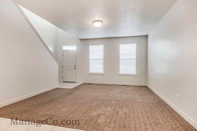Building Photo - Comfortable New Townhouse