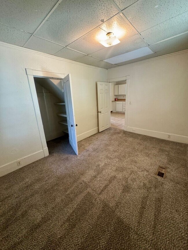 Building Photo - E. Brookside- 126