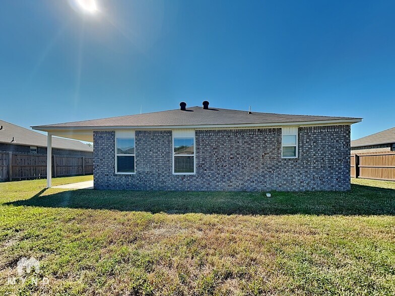Building Photo - 19 Heelstone Dr