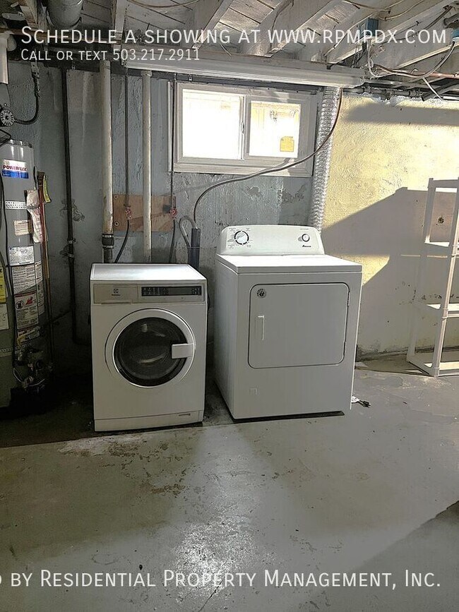 Building Photo - 214 NE Bryant St