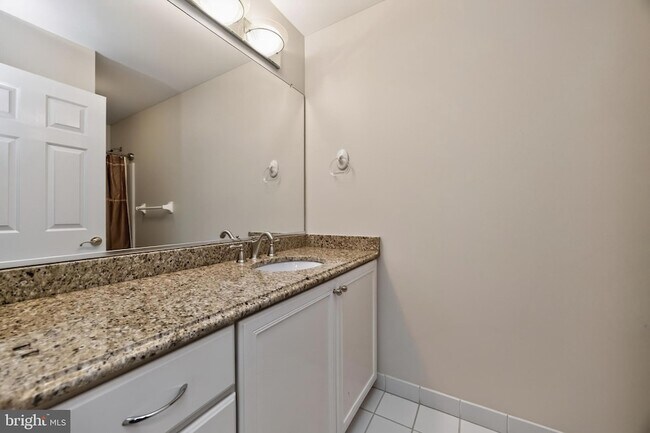 Building Photo - 563 Gramercy Ln