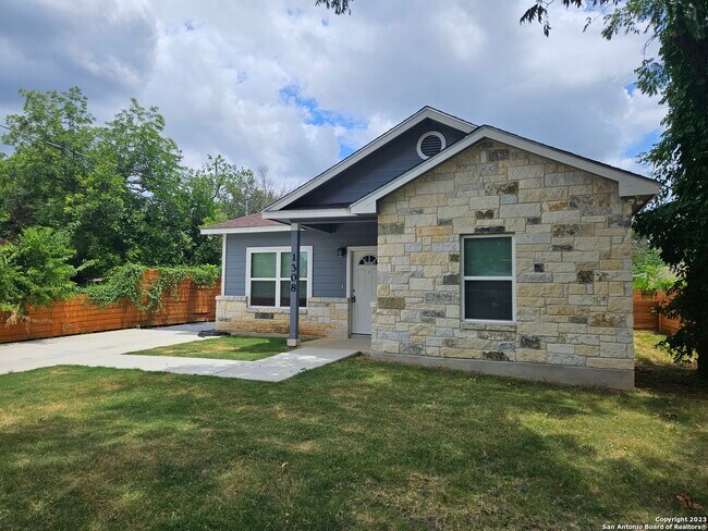 Building Photo - 1308 Aransas Ave