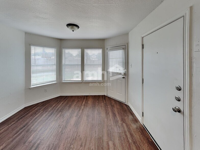 Building Photo - 1704 Gnu Gap