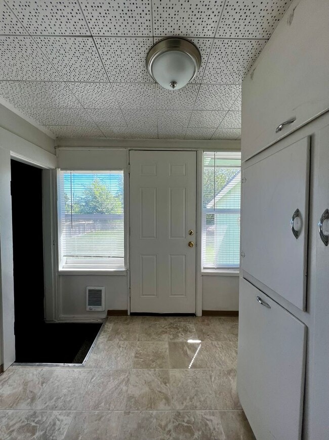 Building Photo - Non-Refundable & Security Deposit Total: $1500.00