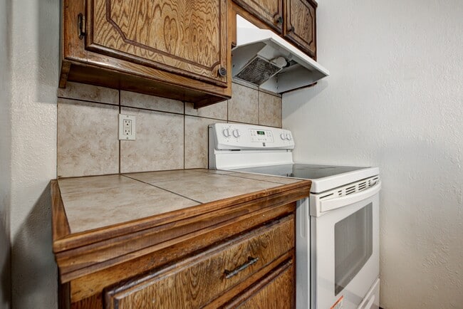 Building Photo - 1315 Glen Oaks Ct