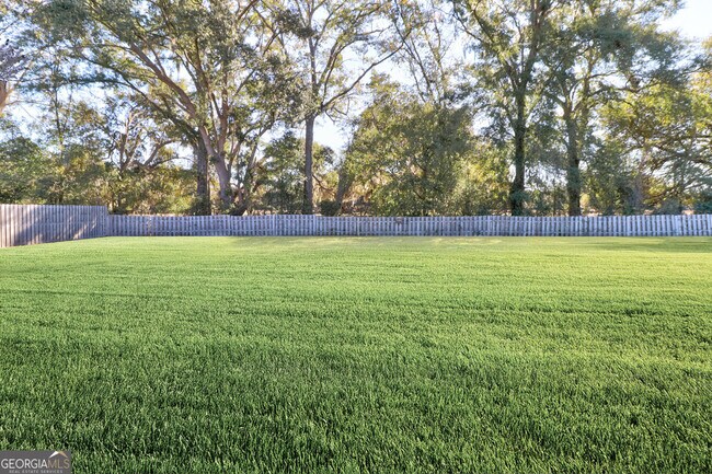 Building Photo - 120 Greenbriar Dr