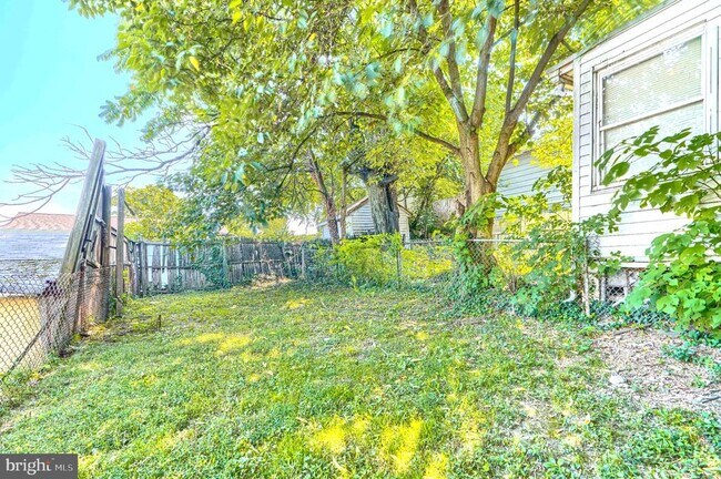Building Photo - 7621 Cypress Ave