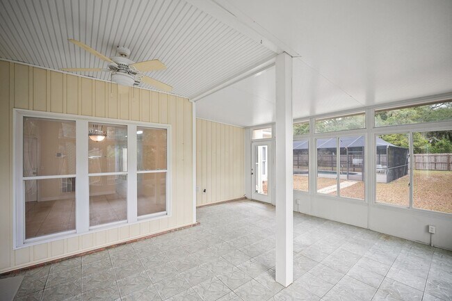 Building Photo - 11750 Village Green Dr