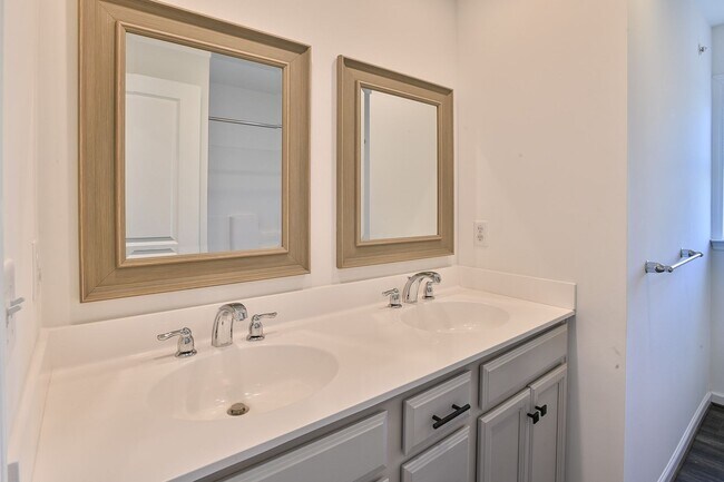 Building Photo - 3118 Grove Ct
