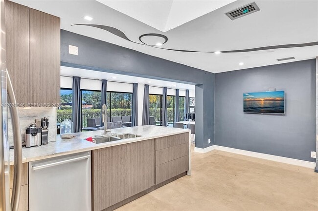Building Photo - 5602 S Travelers Palm Ln