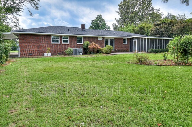 Building Photo - 202 Spring Dr