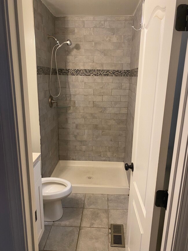 Building Photo - 2212 Westwood Dr