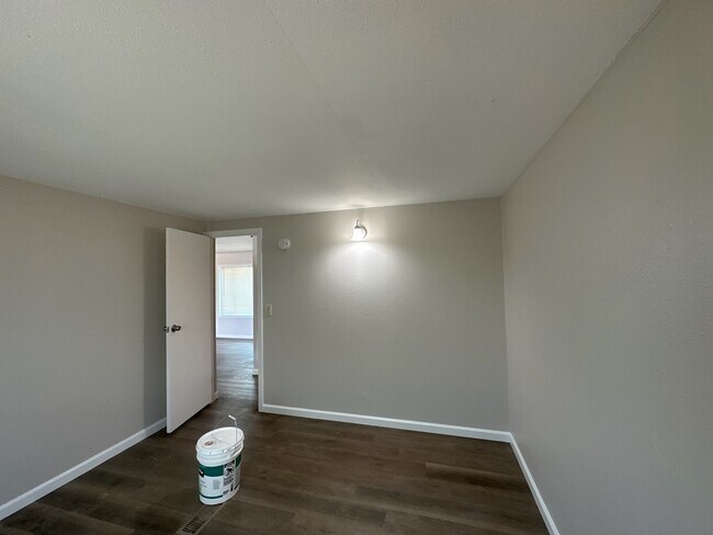 Building Photo - 35424 Oasis St
