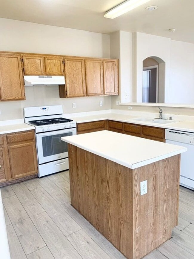 Building Photo - Single story 3 bed 2 baths property inside the gated Cactus Springs community! Home has all LVP a...