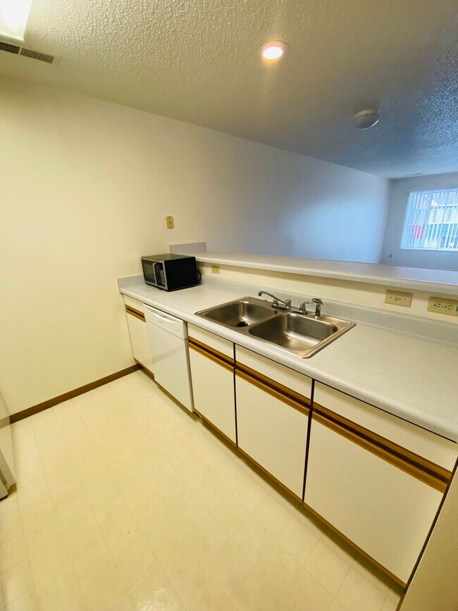 Building Photo - 365 Beaver Kreek Center